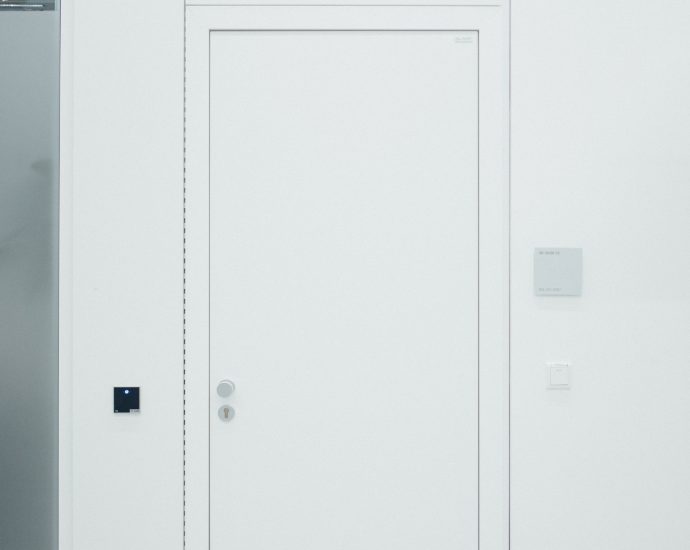Drzwi wewnętrzne drewniane - elegancja i funkcjonalność w Twoim wnętrzu.